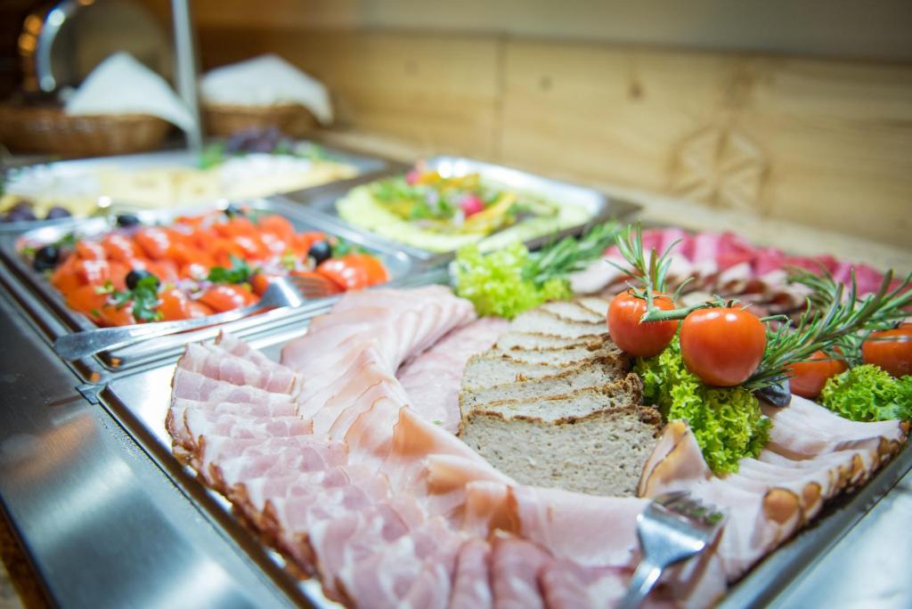 Jedlo v ubytovaní bed & breakfast alebo blízkom okolí
