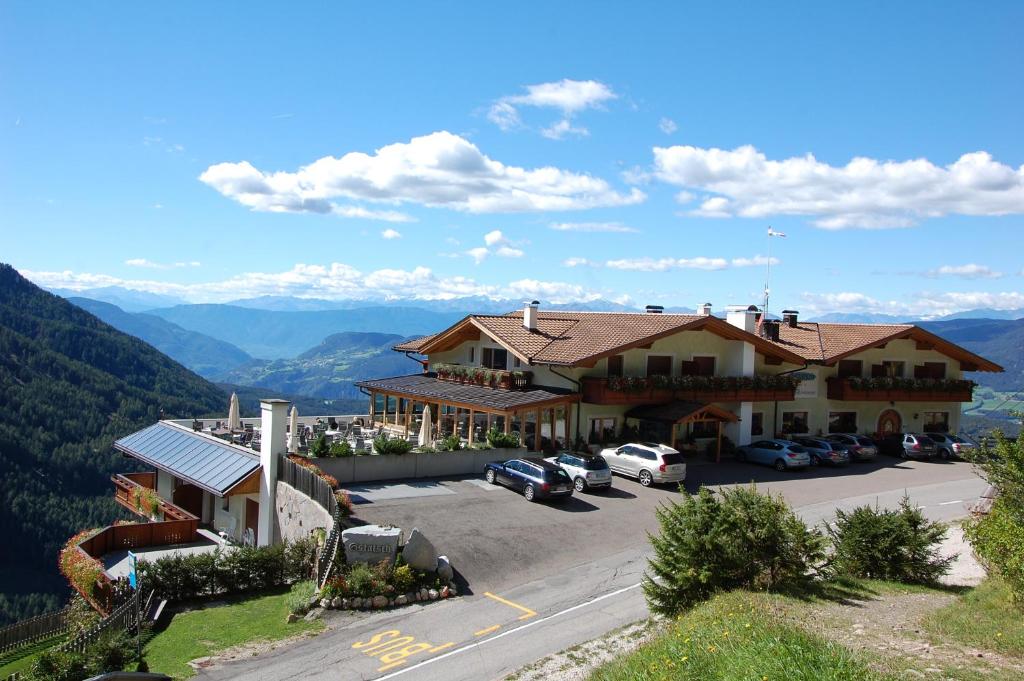 Afbeelding uit fotogalerij van Hotel Gstatsch in Alpe di Siusi