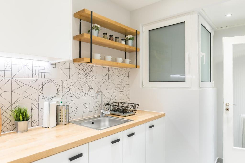 Kuchyňa alebo kuchynka v ubytovaní Sleek Flat in Central Syntagma by UPSTREET