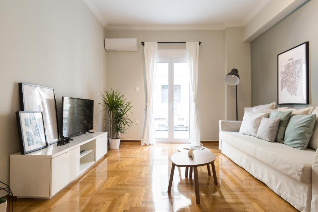 Televízia a/alebo spoločenská miestnosť v ubytovaní Sleek Flat in Central Syntagma by UPSTREET
