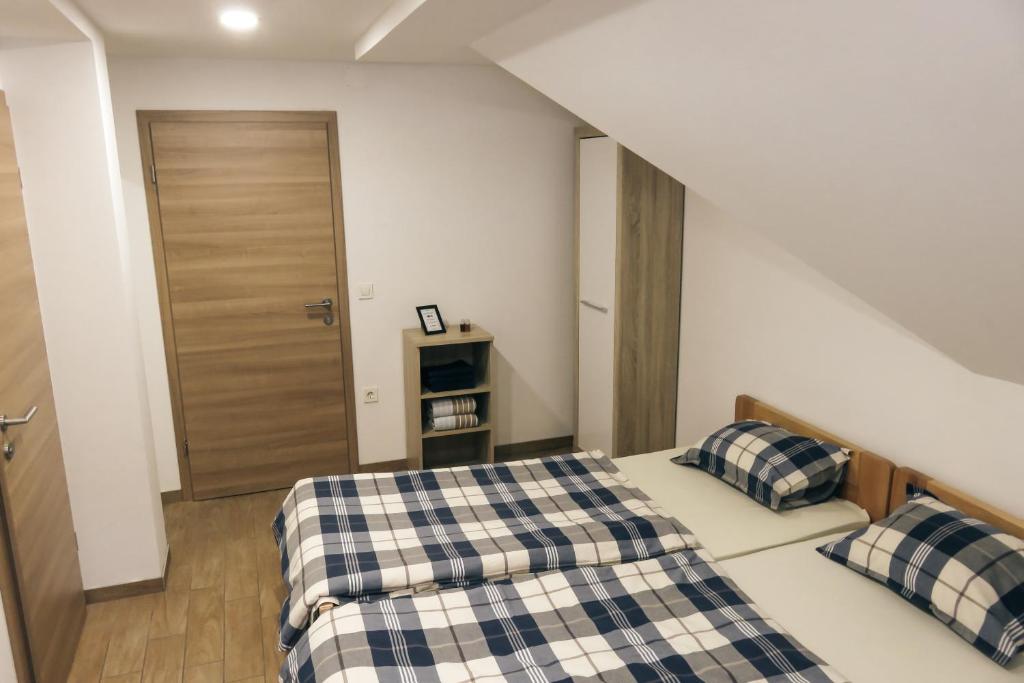 Postel nebo postele na pokoji v ubytování Apartment and rooms Maraton
