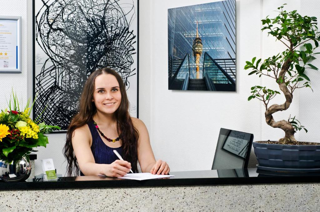 Hotel am Hofgarten - Resim 12