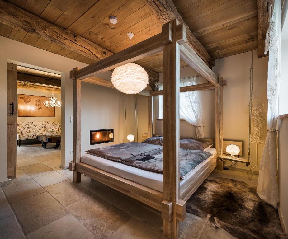Postel nebo postele na pokoji v ubytování Ferienwohnungen und Zimmer Hof Holtmann