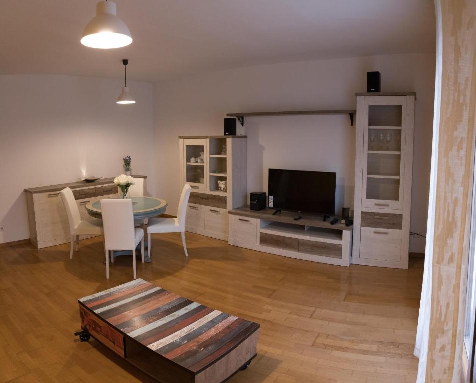 a living room with a table and a tv at Apartamento turístico Revellin in Logroño