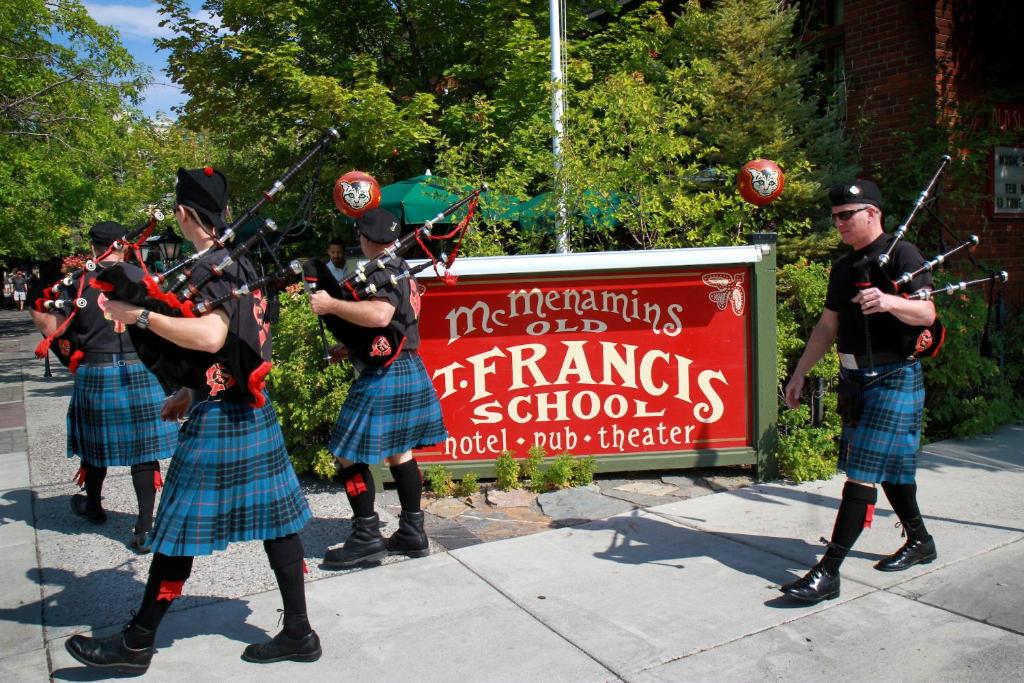 Hosté ubytování McMenamins Old St. Francis School