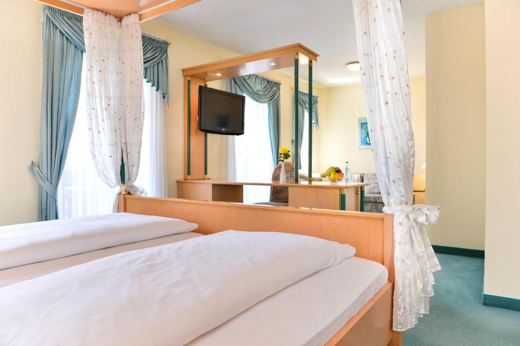 Postel nebo postele na pokoji v ubytování Hotel Wolfringmühle