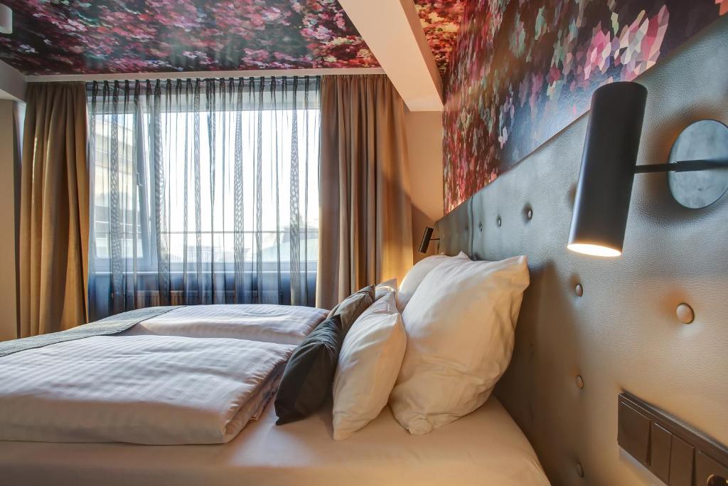 Vienna House Easy by Wyndham Hamburg City - Resim 41