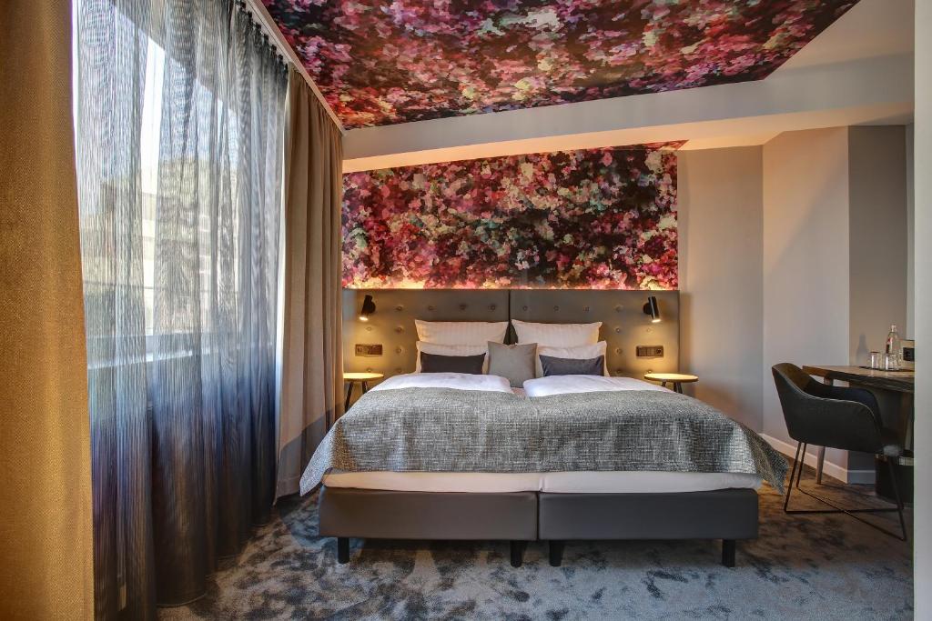 Vienna House Easy by Wyndham Hamburg City - Resim 37