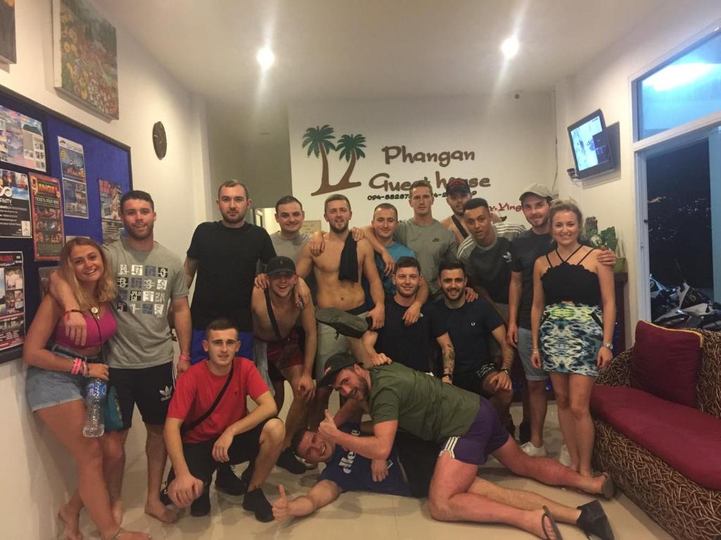 a group of people posing for a picture in a living room at Phangan Guest House in Thong Sala