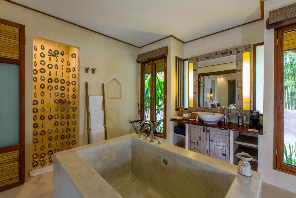Fotografie z fotogalerie ubytování Bangsak Village - Adults Only - SHA Extra Plus v destinaci Khao Lak