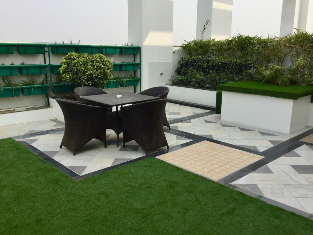 Zahrada ubytování Ramada by Wyndham Ghaziabad Vasundhara