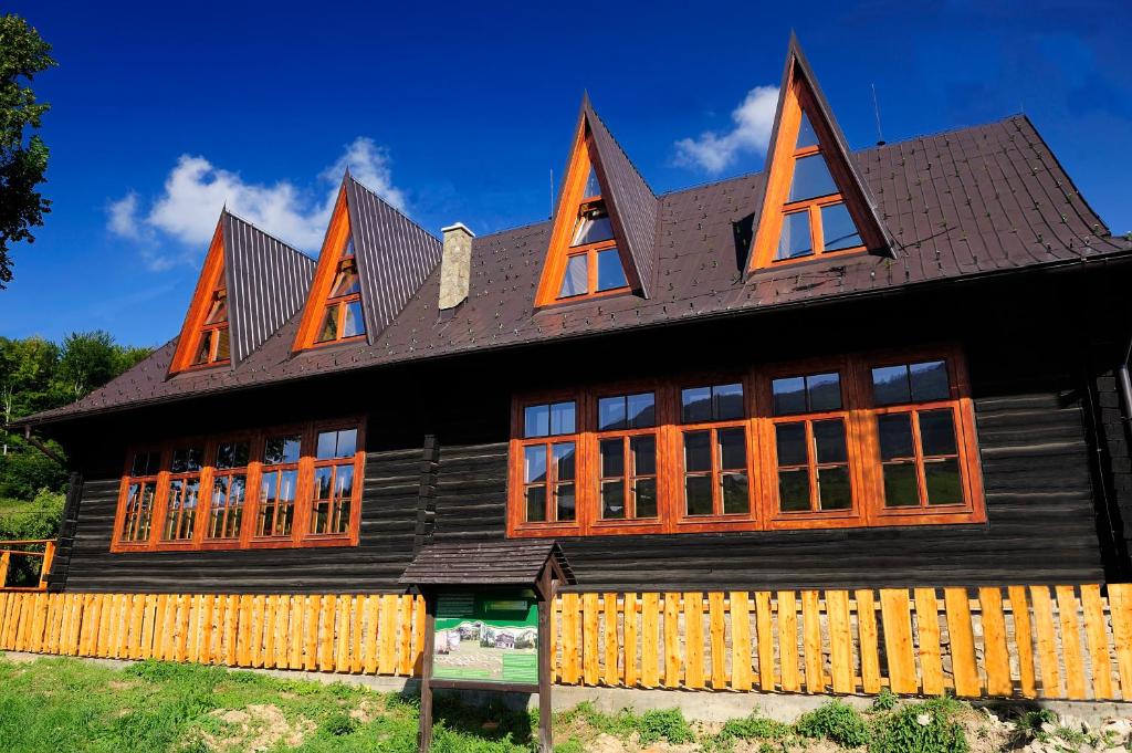 The building in which a vendégházakat is located