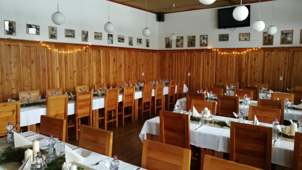 A restaurant or other place to eat at Penzión Manín