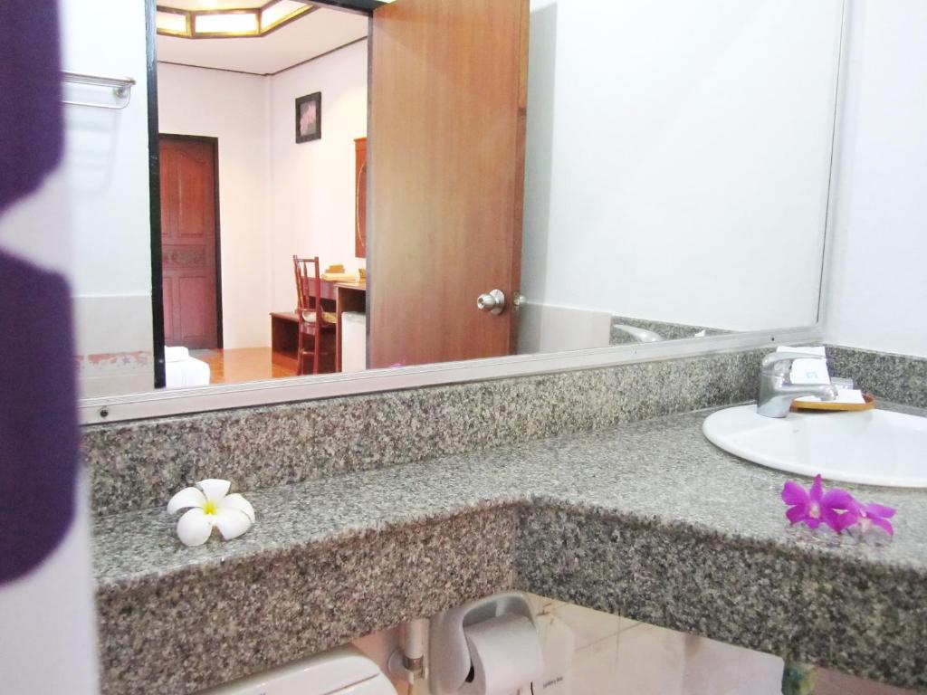 Lanta IL Mare Beach Resort - 9