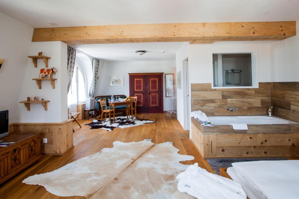 Postel nebo postele na pokoji v ubytování Carlton-Europe Vintage Adults Hotel