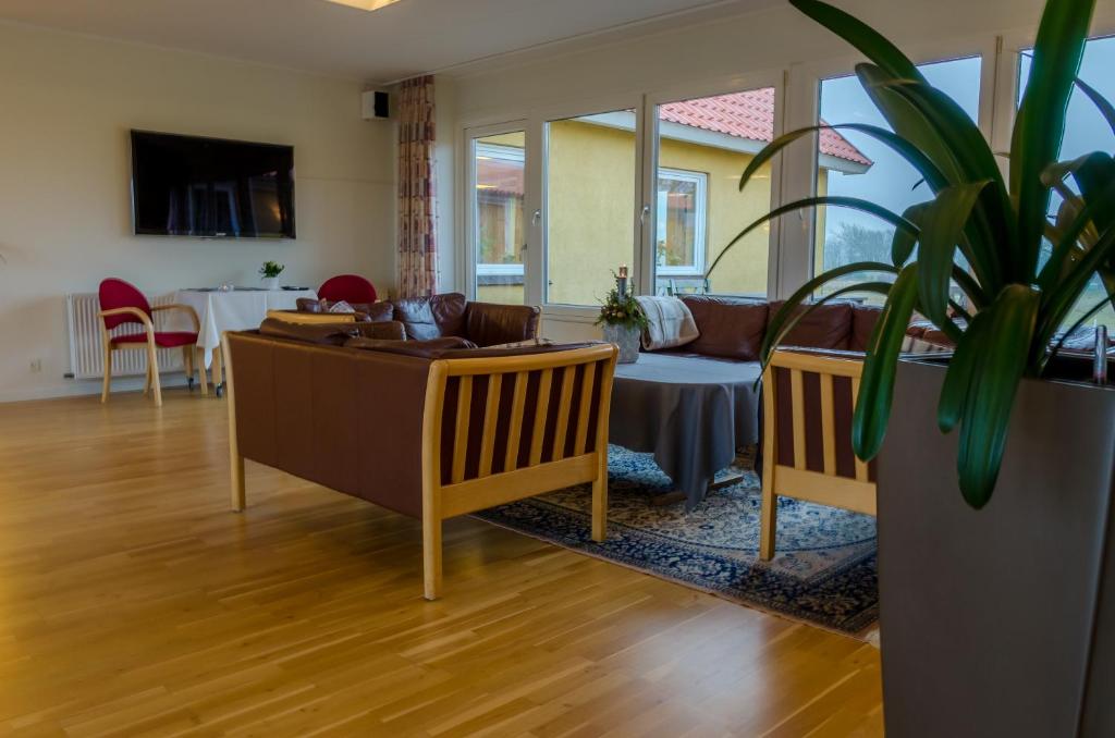 TV a/nebo společenská místnost v ubytování Hotel Højgaarden