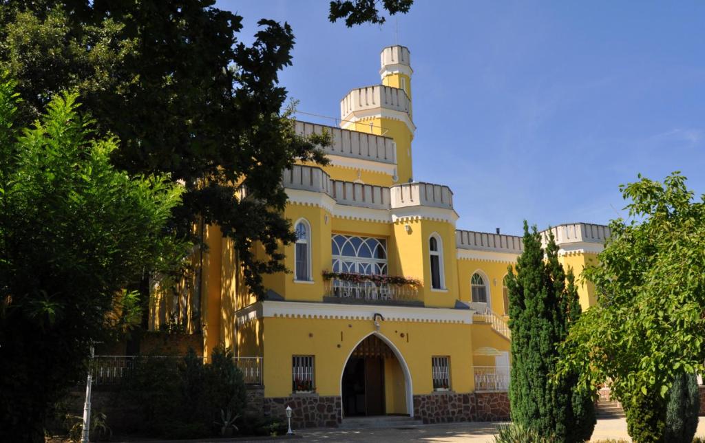 Sir David Balaton Castle B&B