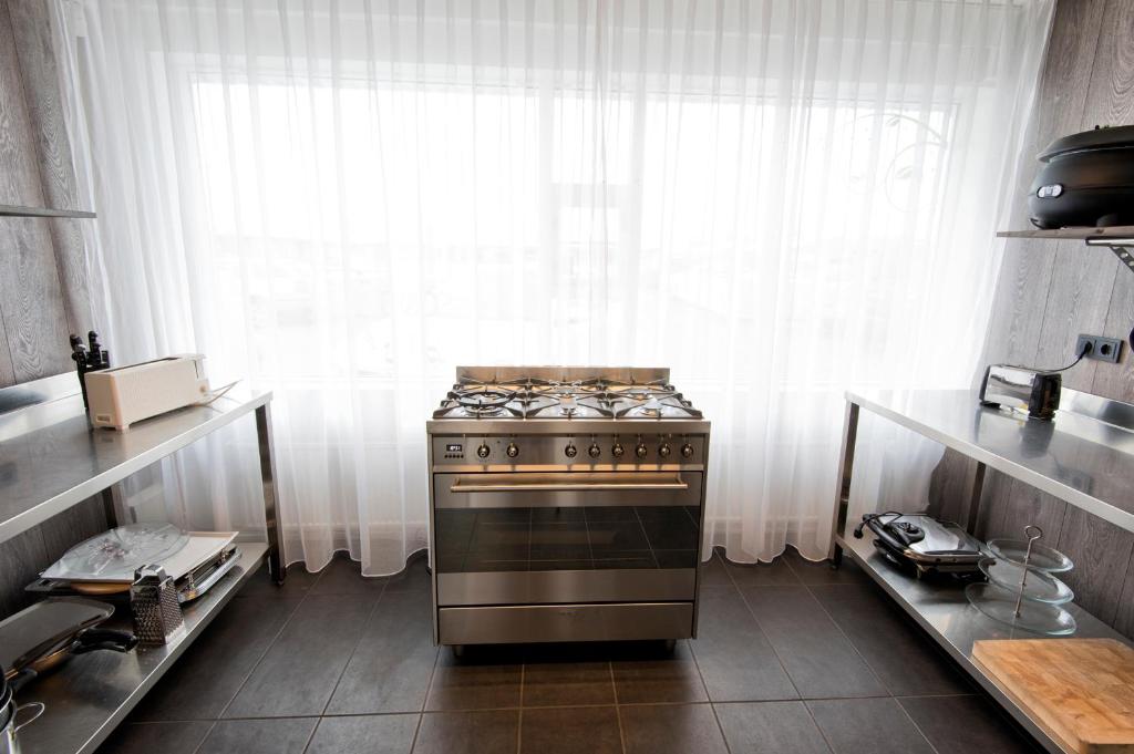 Kuchyň nebo kuchyňský kout v ubytování B14 Hostel