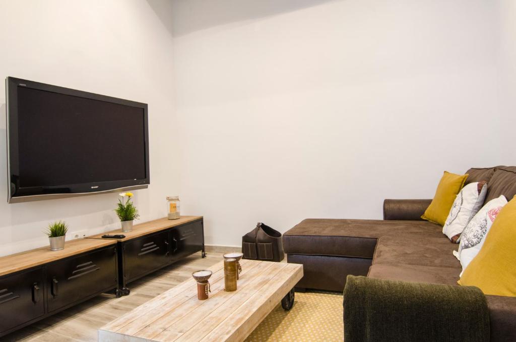 A seating area at Luminoso familiar- 2D 2B- Cava Alta