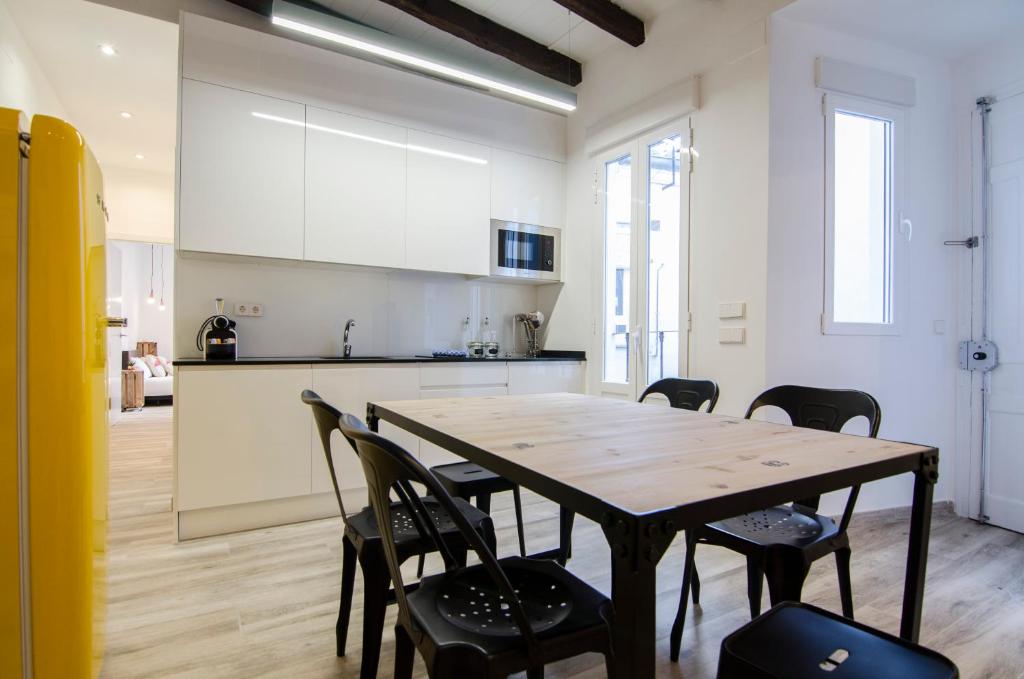 A kitchen or kitchenette at Luminoso familiar- 2D 2B- Cava Alta