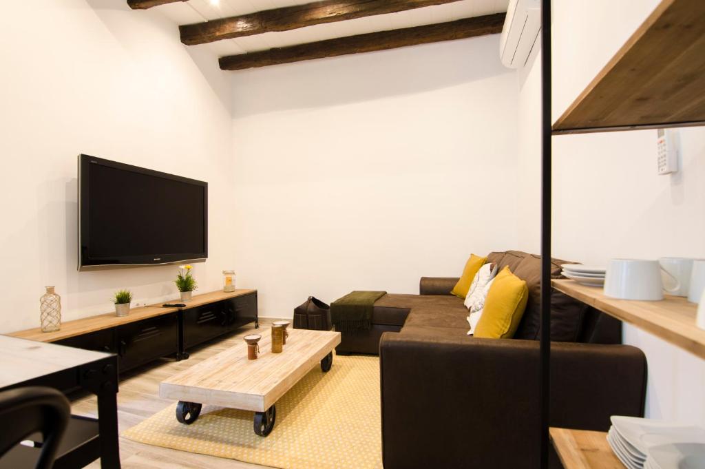 A television and/or entertainment centre at Luminoso familiar- 2D 2B- Cava Alta