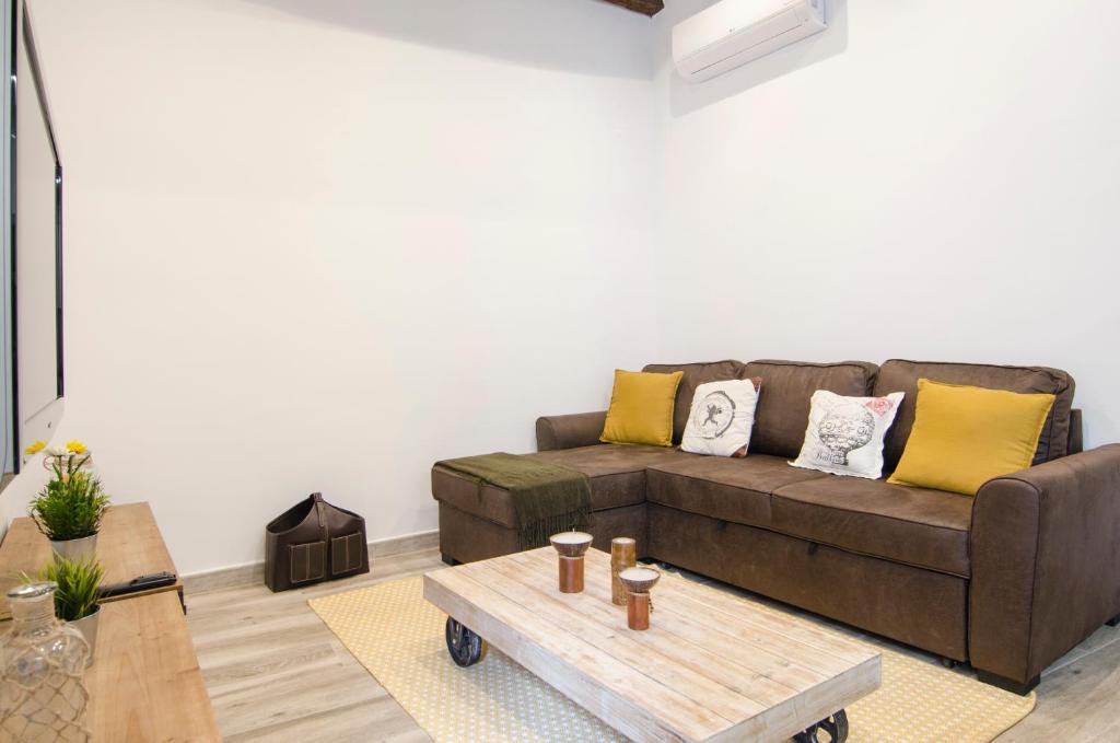 A seating area at Luminoso familiar- 2D 2B- Cava Alta