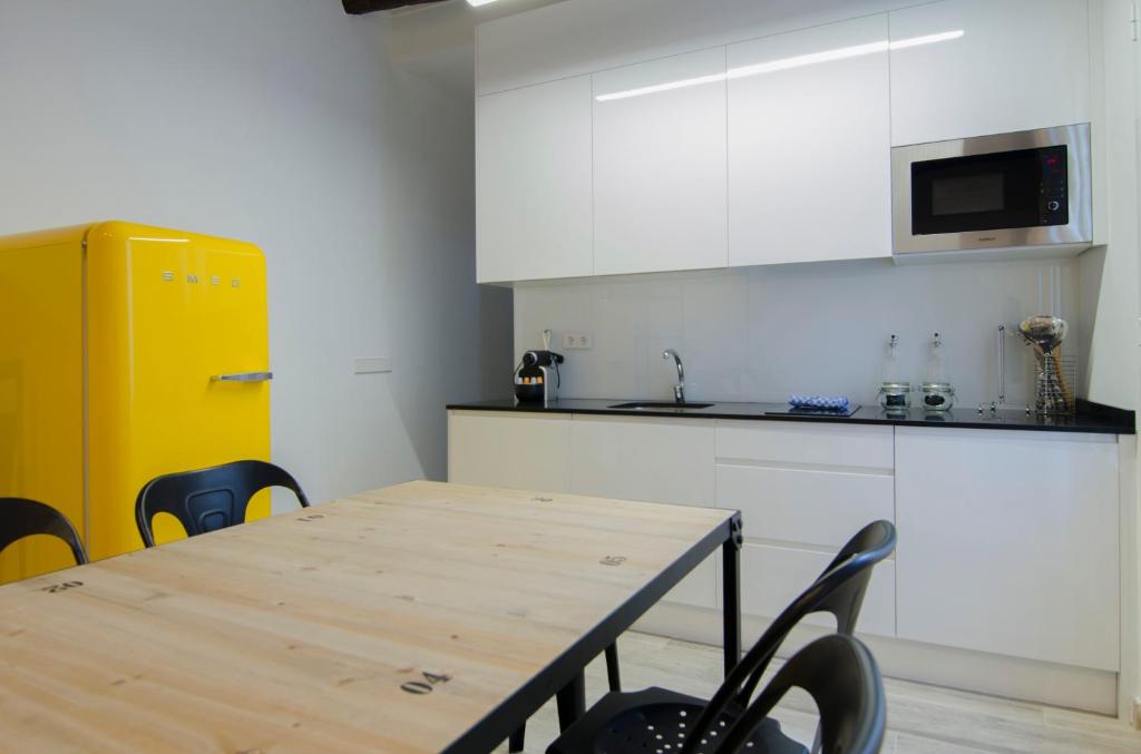A kitchen or kitchenette at Luminoso familiar- 2D 2B- Cava Alta