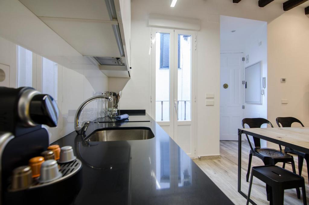 A kitchen or kitchenette at Luminoso familiar- 2D 2B- Cava Alta