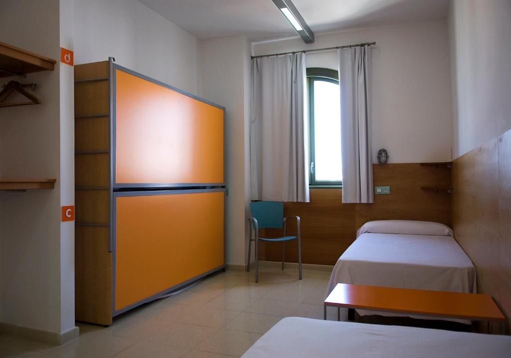 Albergue Inturjoven Jaen - Habitación Triple Con Baño Privado