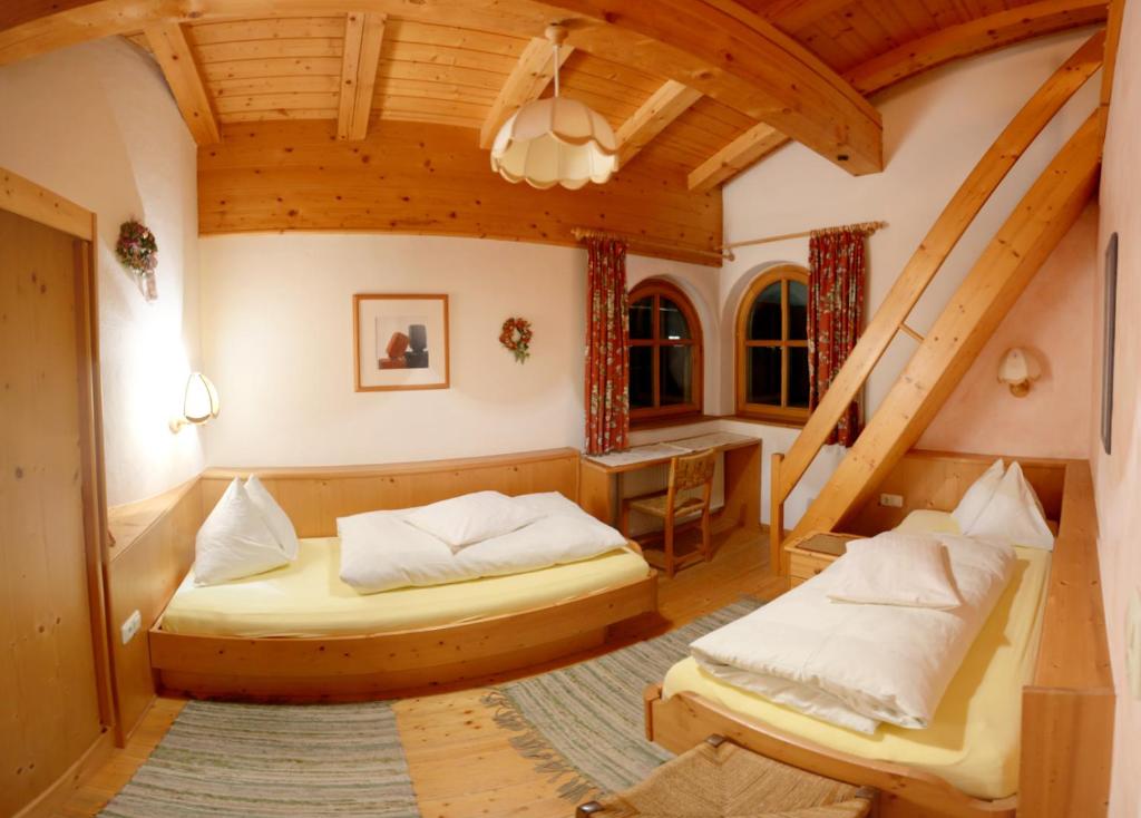 Postel nebo postele na pokoji v ubytování Landhaus Jetzbach