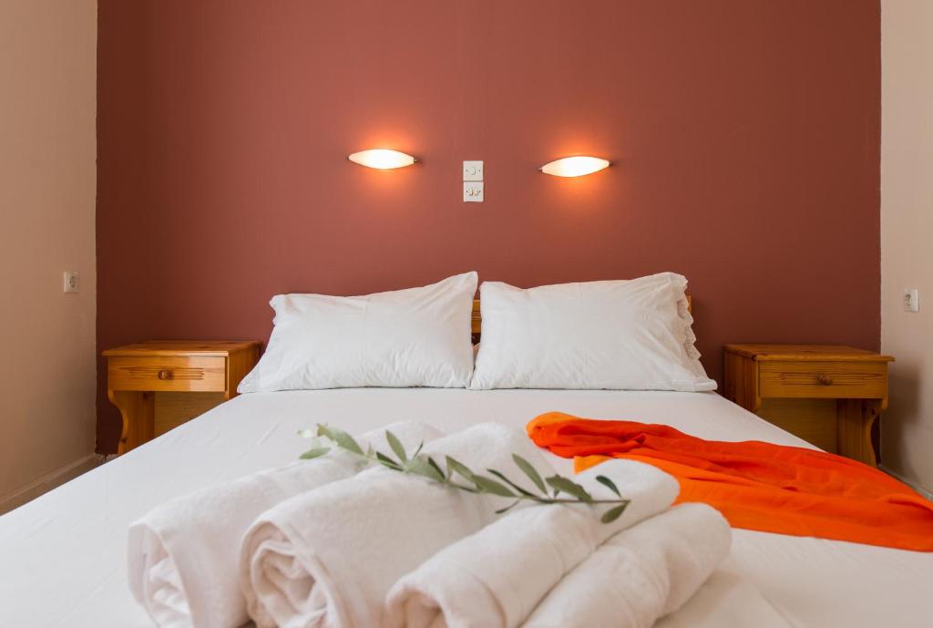 Helen & Theo Studios - 11