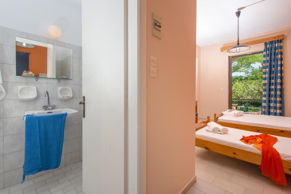 Helen & Theo Studios - 6