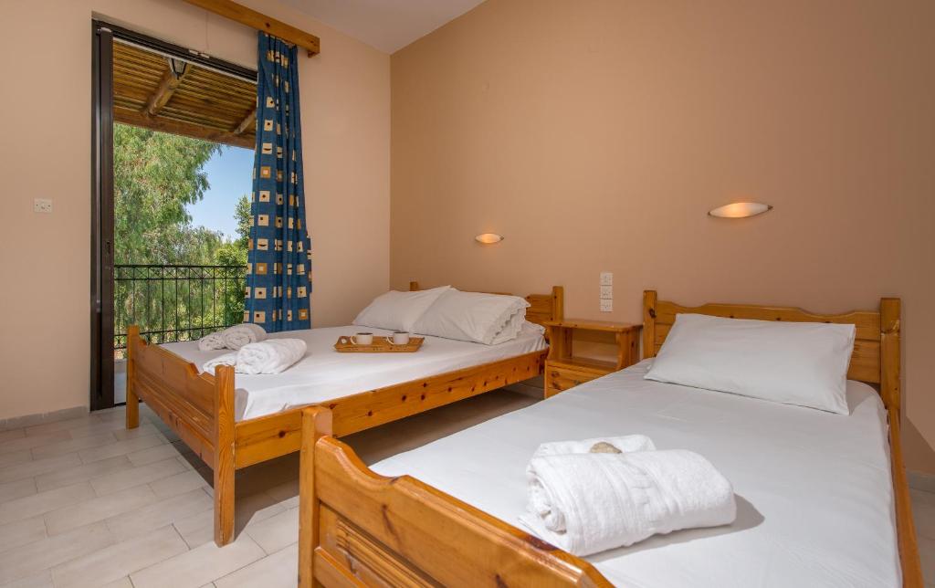 Helen & Theo Studios - 2