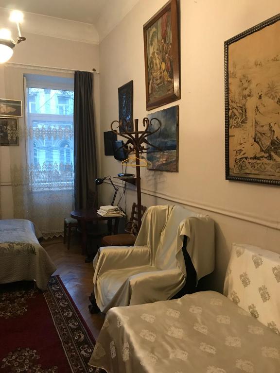 Posezení v ubytování Gutsa Artists Mini-Hotel