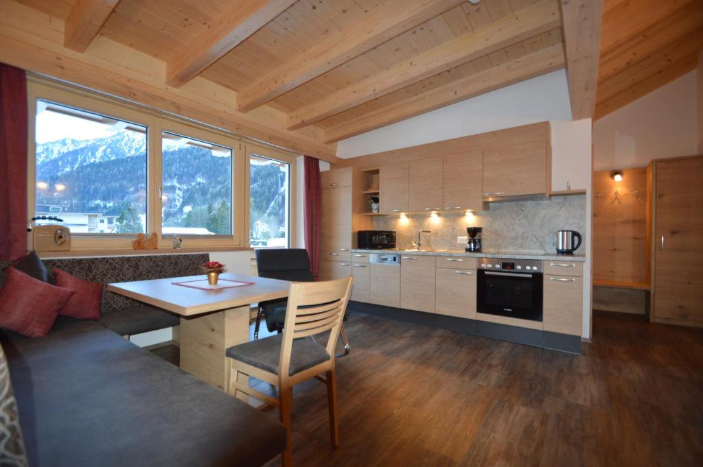 Kuchyň nebo kuchyňský kout v ubytování Apartments & Zimmer Urschnerhof