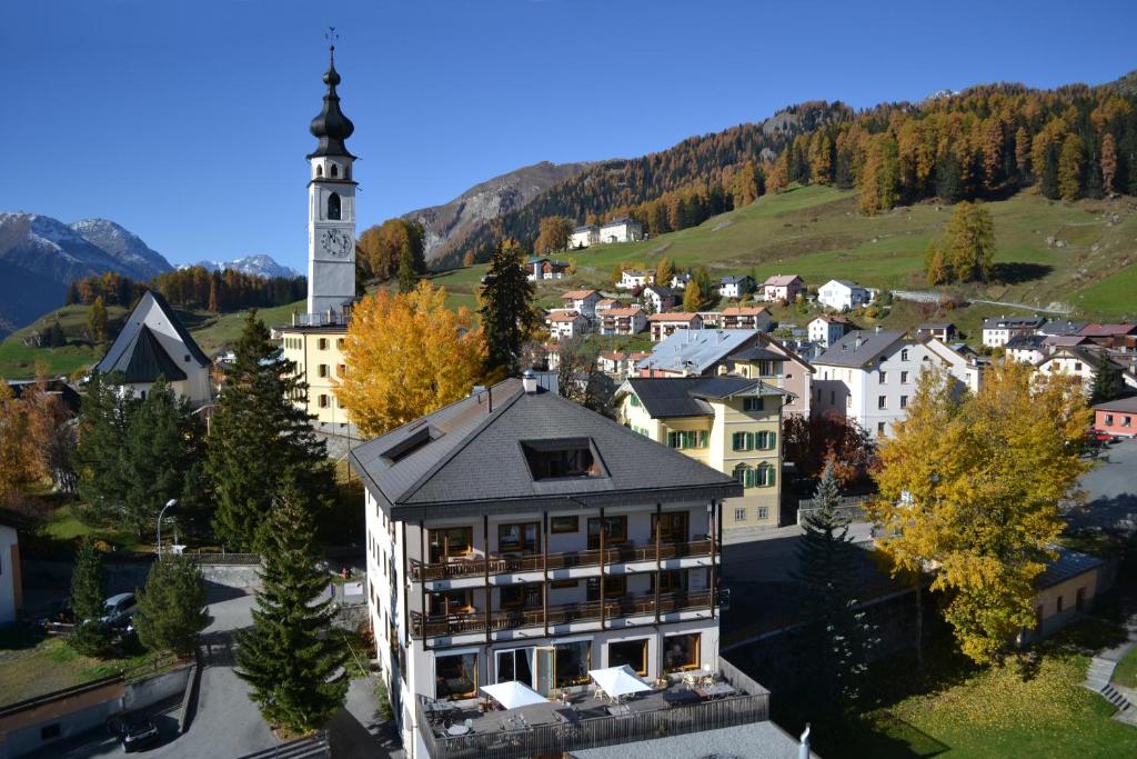 Nespecifikovaný výhled na hory nebo výhled na hory při pohledu z hotelu