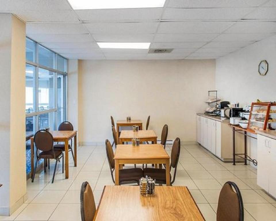 Kuchyň nebo kuchyňský kout v ubytování Econo Lodge