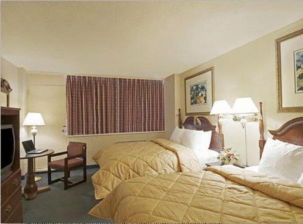 Postel nebo postele na pokoji v ubytování Econo Lodge