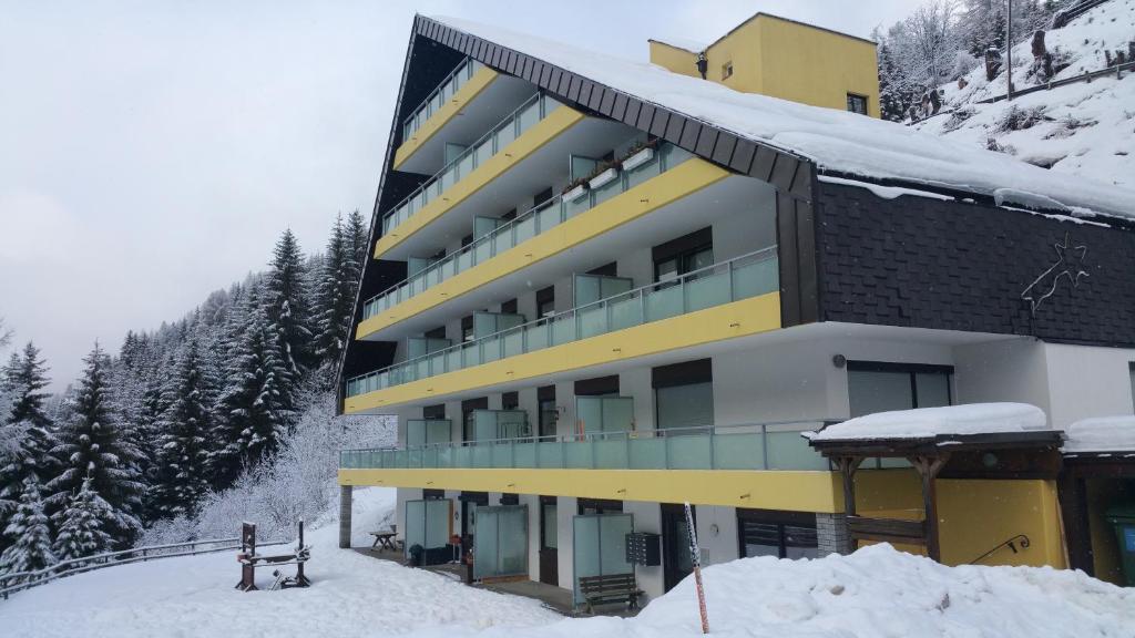 Mountain apartment Innerkrems om vinteren