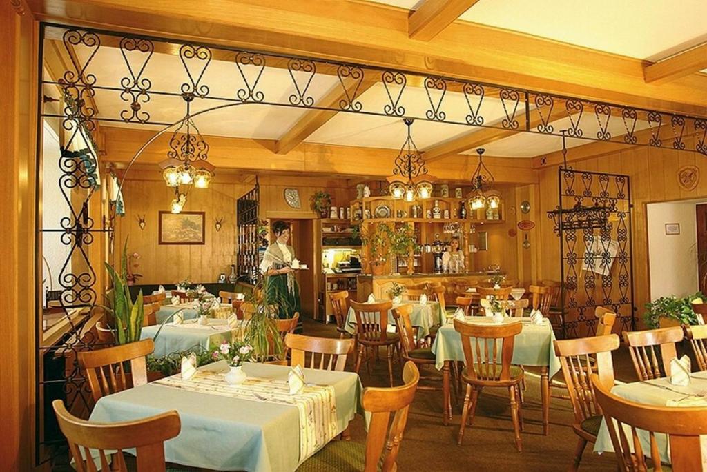 Restaurace v ubytování Hotel Gasthof zum Walfisch