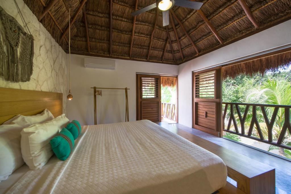 Кровать или кровати в номере Prana Boutique Hotel Tulum