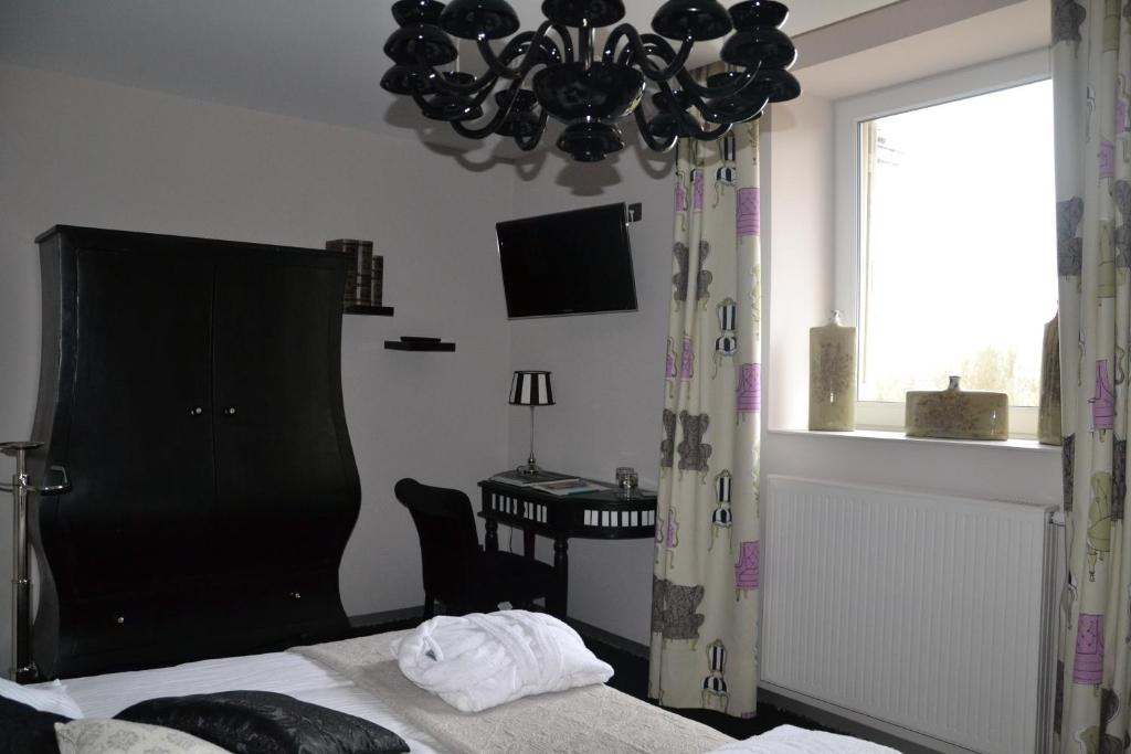 Au Petit Manoir - Superior Double Room
