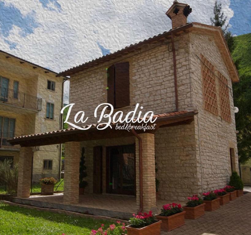 Bed&breakfast La Badia في Cantiano: مبنى عليه لافته تقول لا بلتر