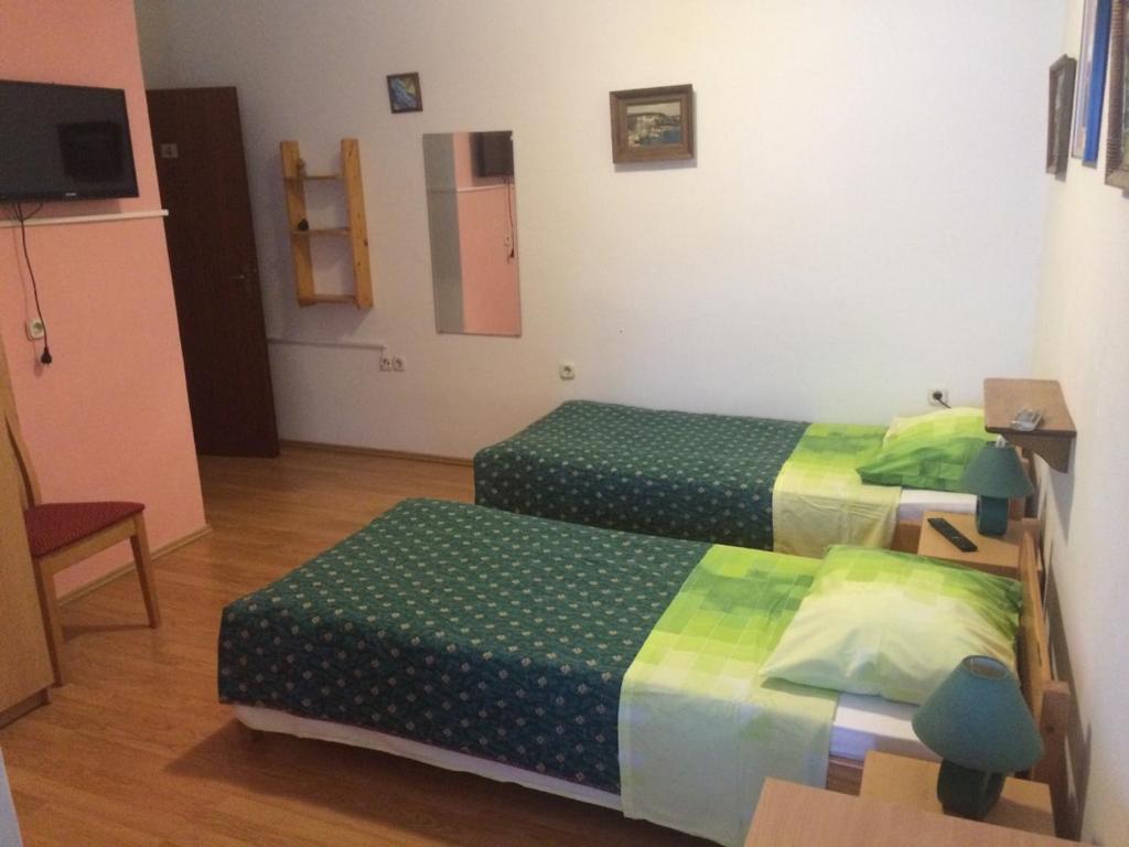 Postel nebo postele na pokoji v ubytování Apartment and rooms Roko