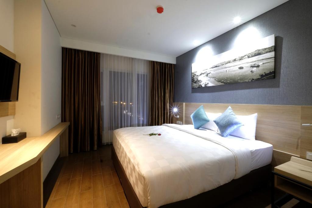 Hotel AYOLA Lippo Cikarang