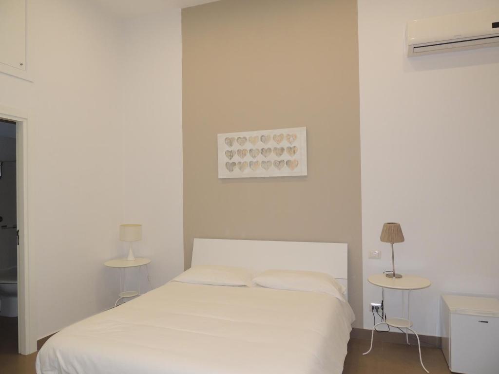 A bed or beds in a room at La Baia Di Partenope