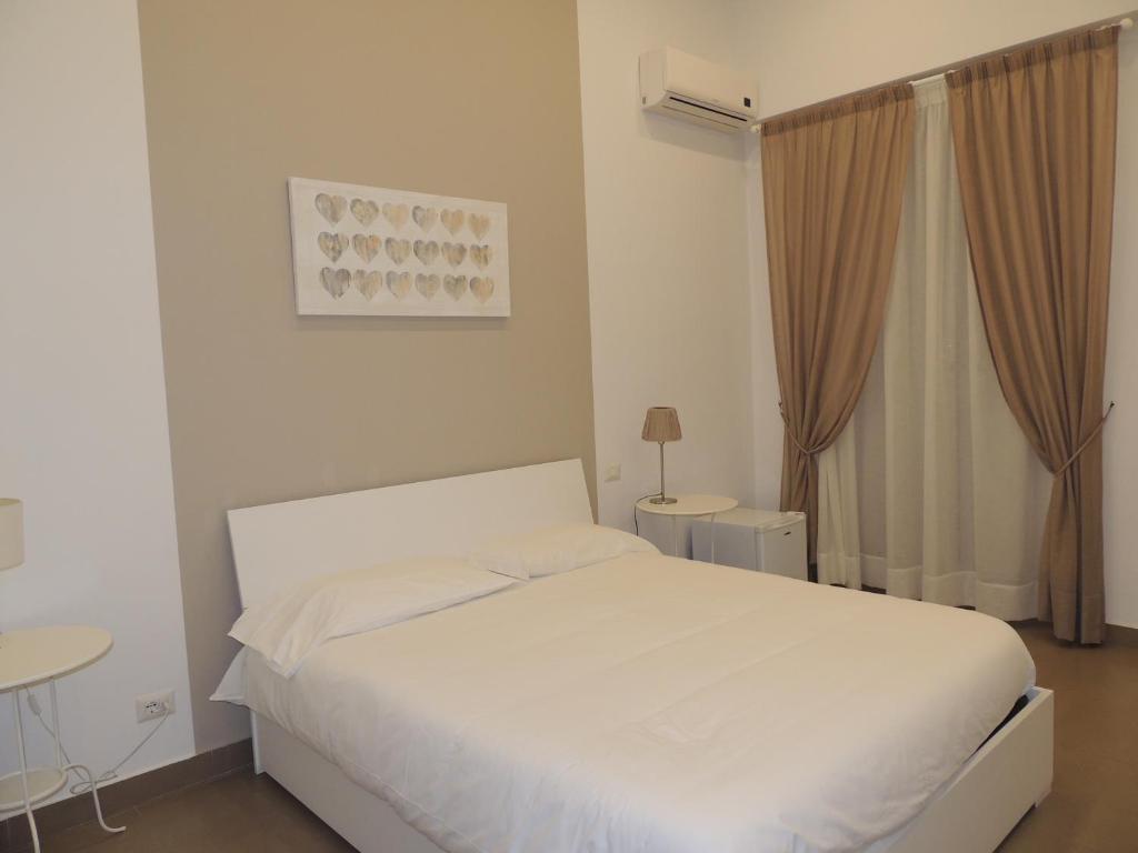 A bed or beds in a room at La Baia Di Partenope