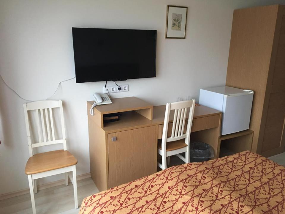 TV a/nebo společenská místnost v ubytování Carolina Hotel