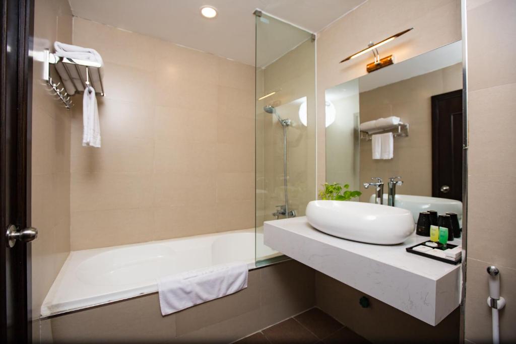 Koupelna v ubytování Thang Long Espana Hotel