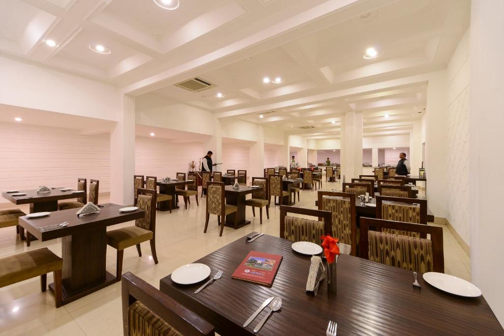Restaurace v ubytování Hotel Atithi